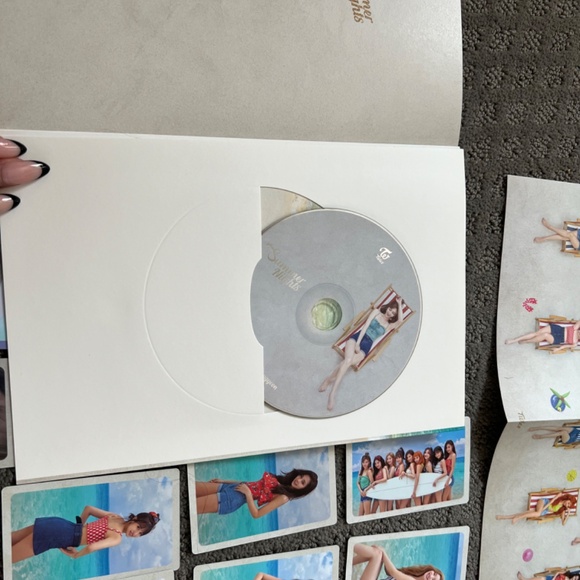 Twice Summer Nights Album and Extras - Picture 6 of 9